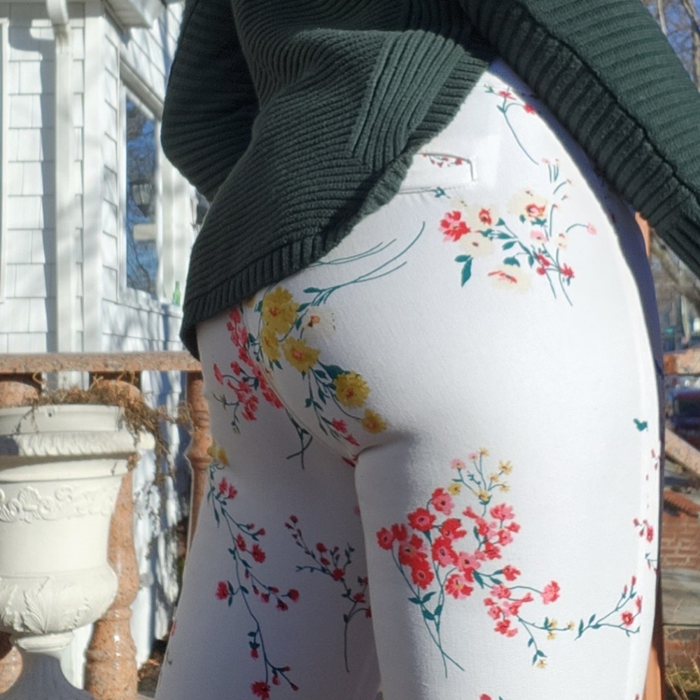 Women's Floral The Audrey Pant - Picture 3 of 6